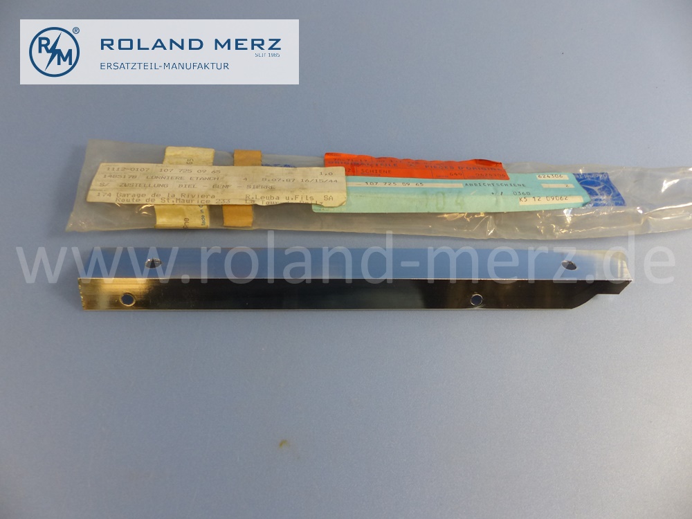 1077250965 Schiene, Abdichtschiene, Chromschiene, Fensterrahmen Tür, vorne links, Länge 285mm, Mercedes R107 roadster, SL, Original Mercedes Neuteil, NOS