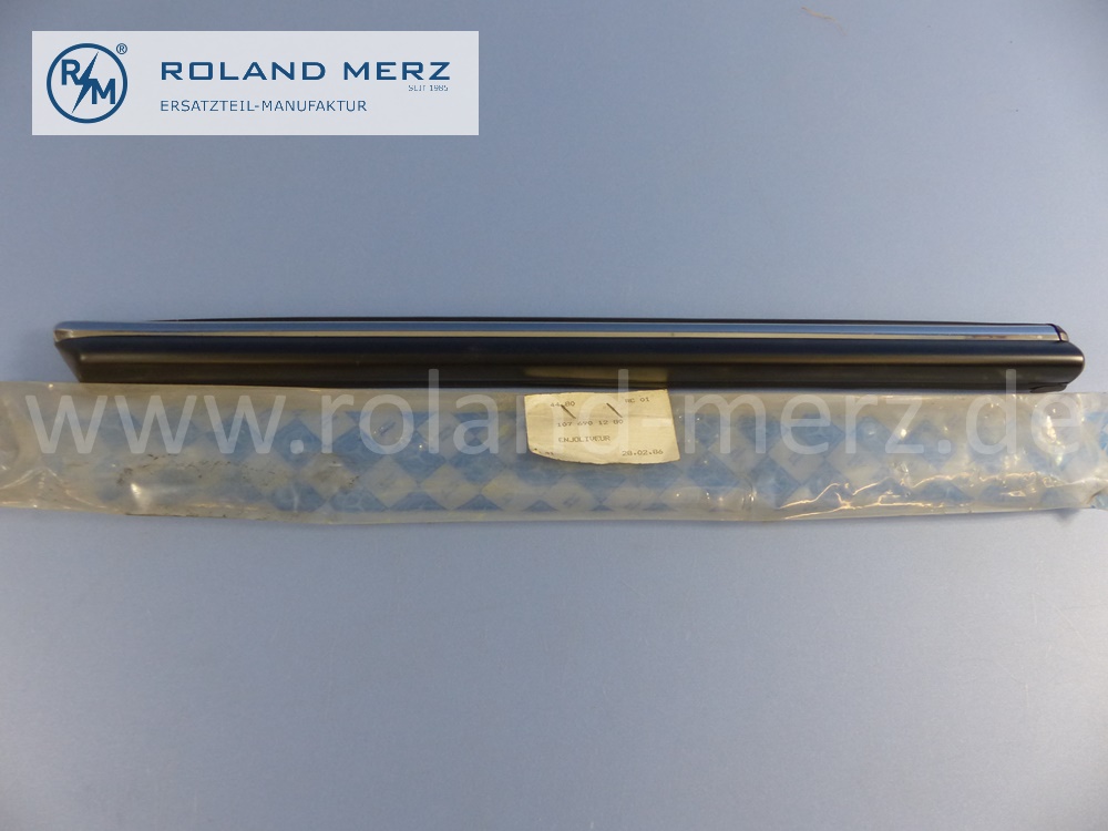 1076901280 Zierstab, Zierleiste, Zierblende vor hinterem Radlauf, rechts, Mercedes C107, Coupé SLC, Länge 510mm, Original Mercedes Neuteil, NOS