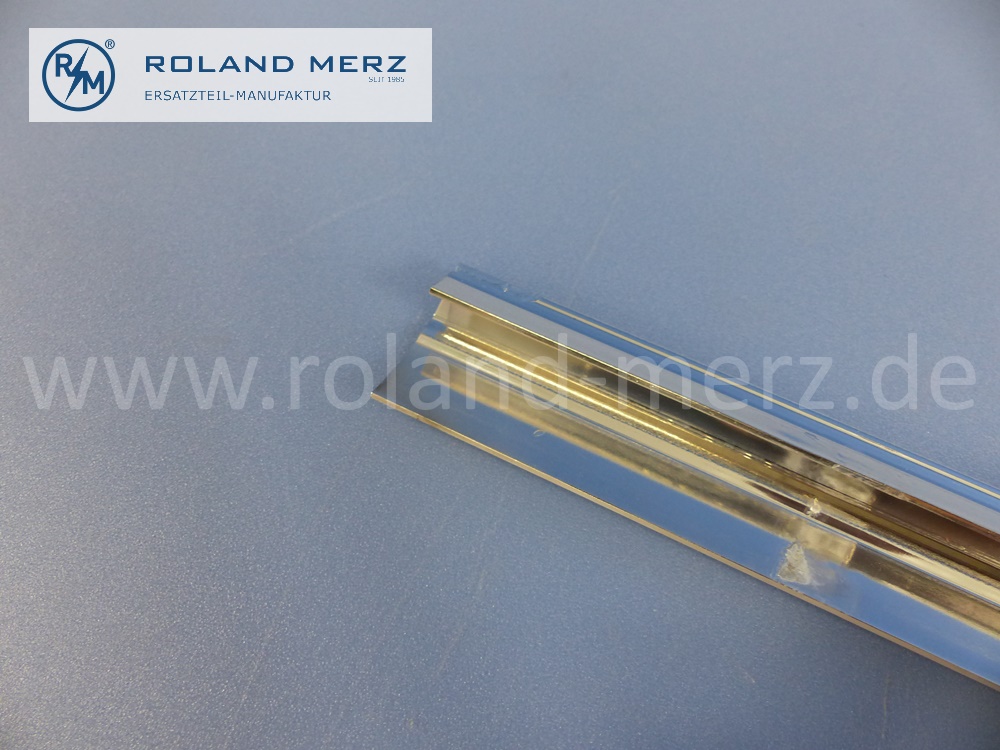 1156700116 Zierstab, Zierleiste, Zierrahmen, Frontscheibe, links unten , Mercedes W114, W115, Strich 8, Länge 940 mm, Original Mercedes Neuteil, NOS - größere Einzeldelle -