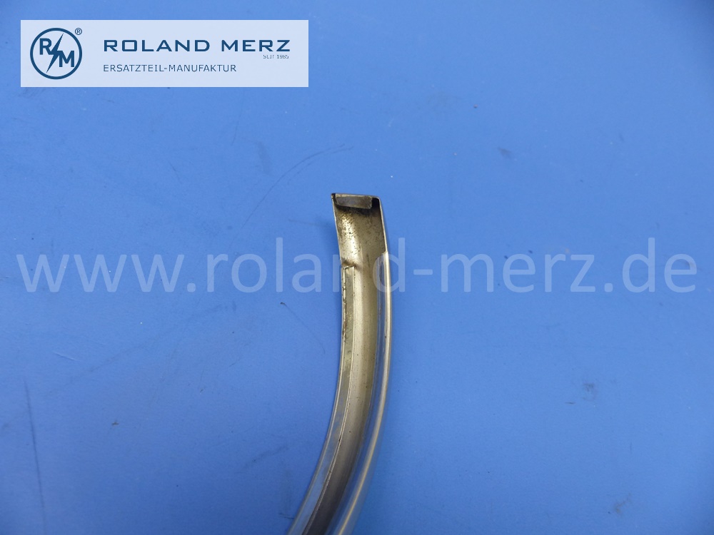 1106980481 Zierstab unter Heckleuchte rechts, Länge 750mm, Mercedes Heckflosse W110, 190c – 230, original Mercedes Neuteil, NOS