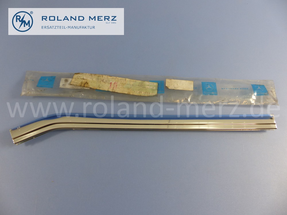 1076731030 Rahmen, Zierrahmen, Seitenscheibe hinten, rechts, Mercedes C107, Coupé SLC, Länge 440mm, Original Mercedes Neuteil, NOS