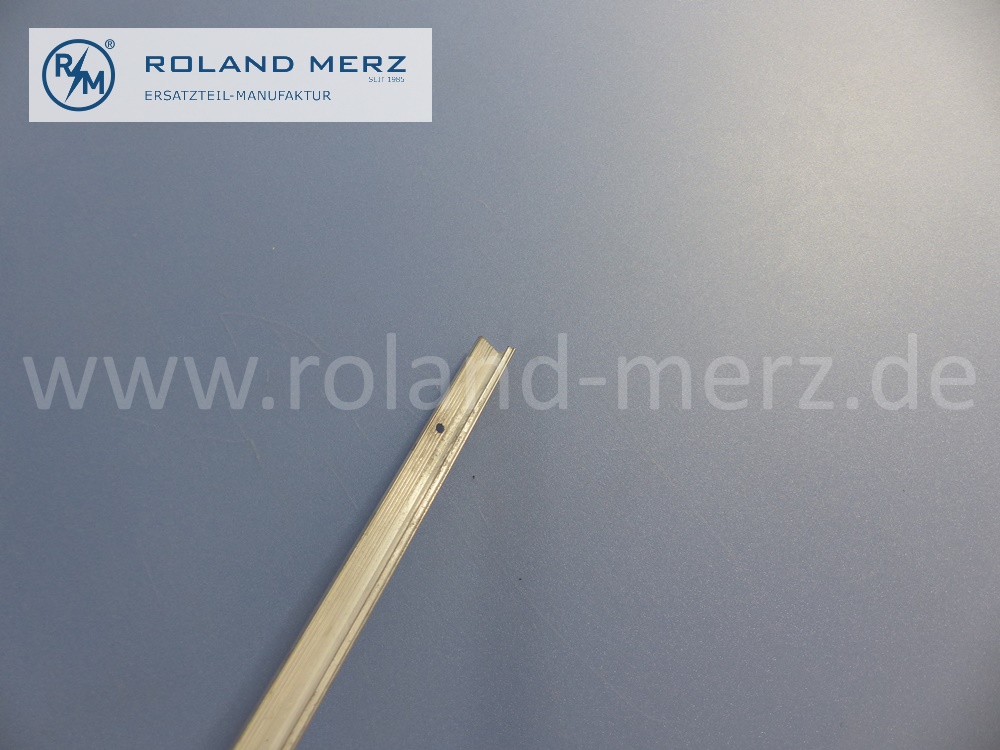 1077820013 Zierstab, Zierleiste, Zierblende Schiebedach vorne, Mercedes C107, Coupé SLC, Länge 675mm, Original Mercedes Neuteil, NOS