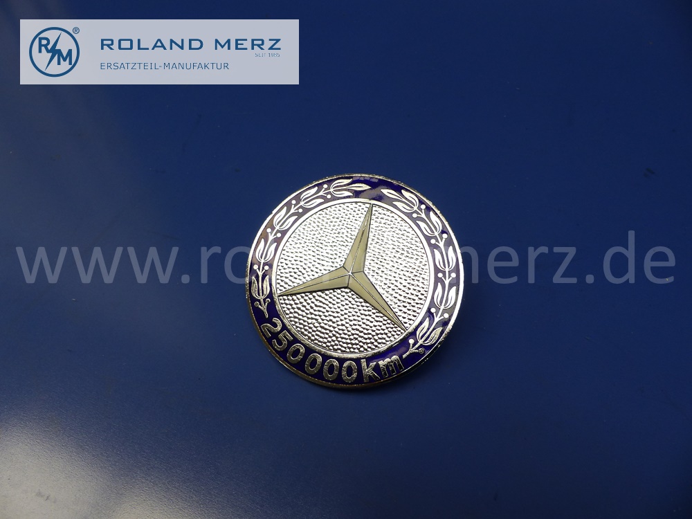Mercedes-Benz 250,000 km high mileage award, original design, made of enameled heavy copper with 75 mm diameter, 2 M4 threaded bolts for mounting on the radiator grille, Original MB new part NOS