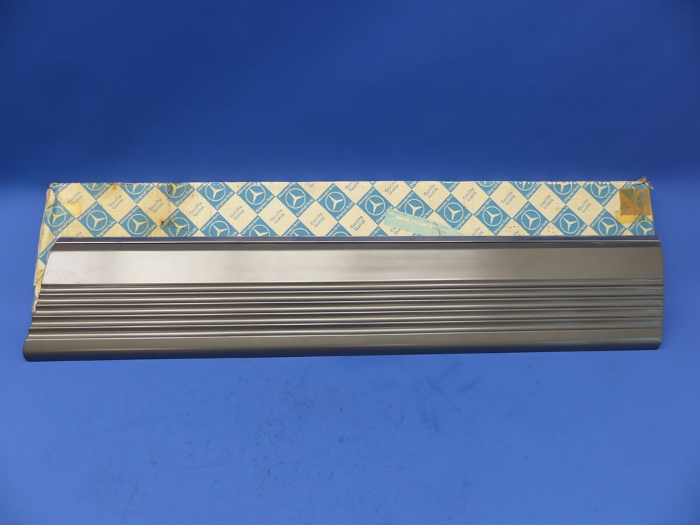1266900440 Verkleidung, Fahrertür, rechts, unten, Farbe 7172, anthrazitgrau, mit Befestigungsclips, Mercedes W126, Serie 1, original Mercedes Neuteil, NOS 
