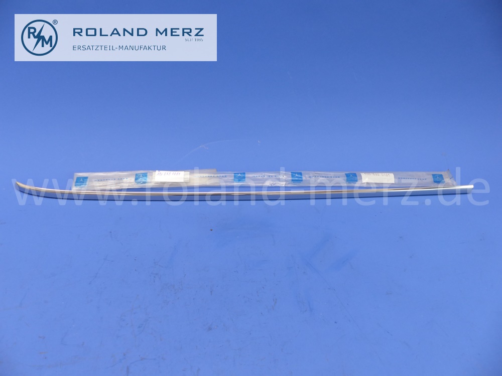 1106980181 Zierstab über Heckleuchte links, Länge 1010mm, Mercedes Heckflosse W110, 190c – 230, original Mercedes Neuteil, NOS