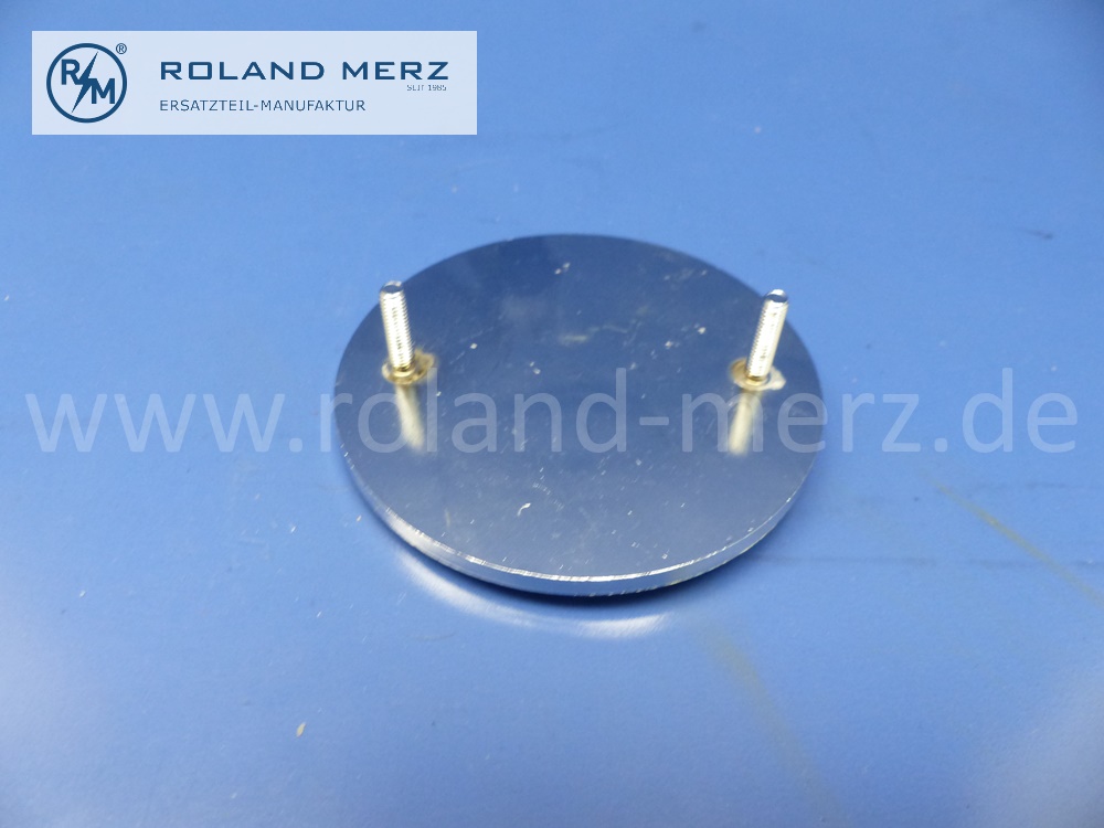 Mercedes-Benz 100,000 km high mileage award, original design, made of enameled heavy copper with 75 mm diameter, 2 M4 threaded bolts for mounting on the radiator grille, Original MB new part NOS