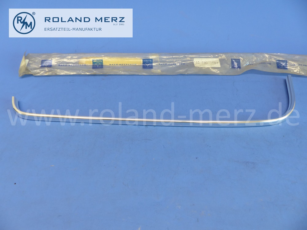 1236980281 Zierstab unter Rückleuchte rechts, Mercedes W123, Länge 58,5 cm, Original Mercedes Neuteil, NOS 