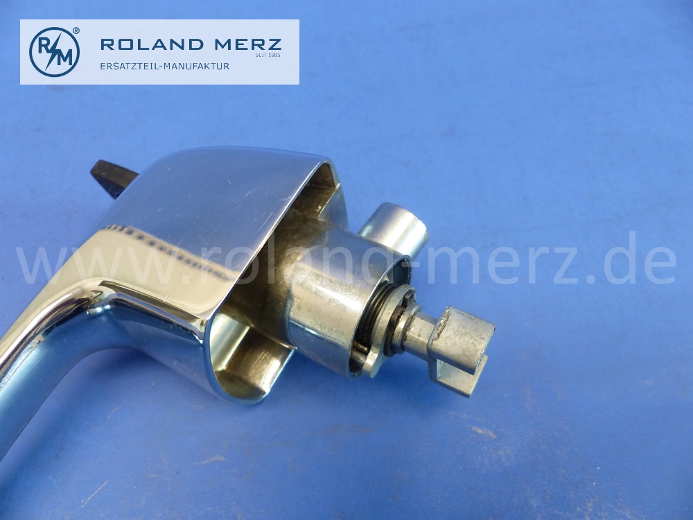 1157601459 door handle right, with key, Mercedes W114, W115, cast number in handle 1157600601, original Mercedes spare part, NOS (minor storage marks)