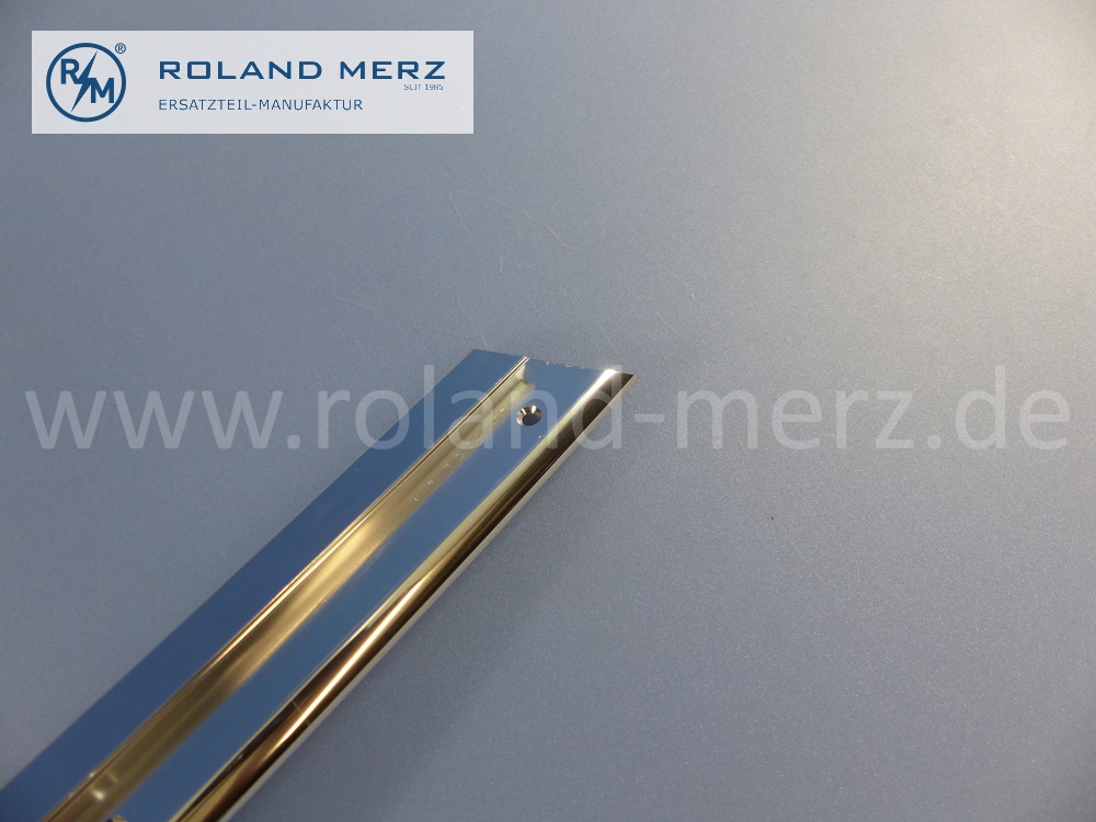 1077251965 Schiene, Abdeckschiene schräg, vorne, Fahrertür, links, Mercedes C107, Coupé SLC, Länge 535mm, Original Mercedes Neuteil, NOS
