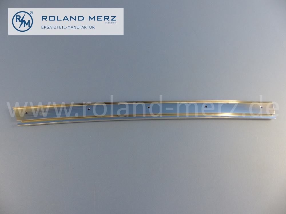 1077252065 Schiene, Abdeckschiene schräg, vorne, Fahrertür, rechts, Mercedes C107, Coupé SLC, Länge 535mm, Original Mercedes Neuteil, NOS