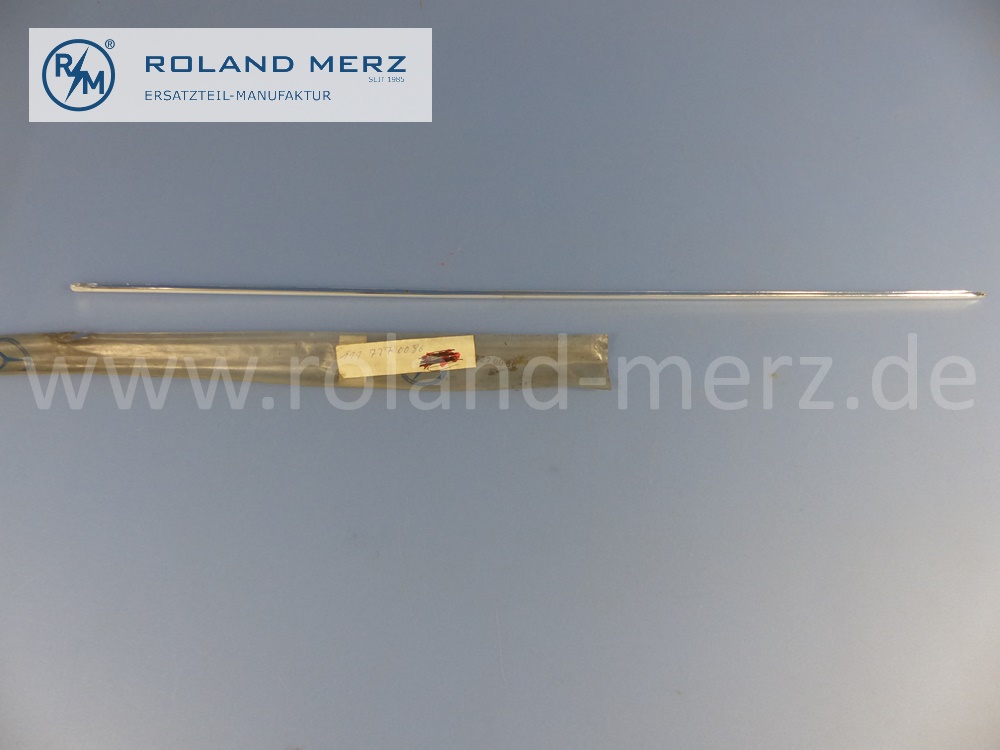 1117270086 Zierstab, Zierleiste unter Fensterschlüssel, Fahrertür links oder rechts, Länge 705mm, Mercedes W111, 220SB, 220SEB, Original Mercedes Neuteil, NOS