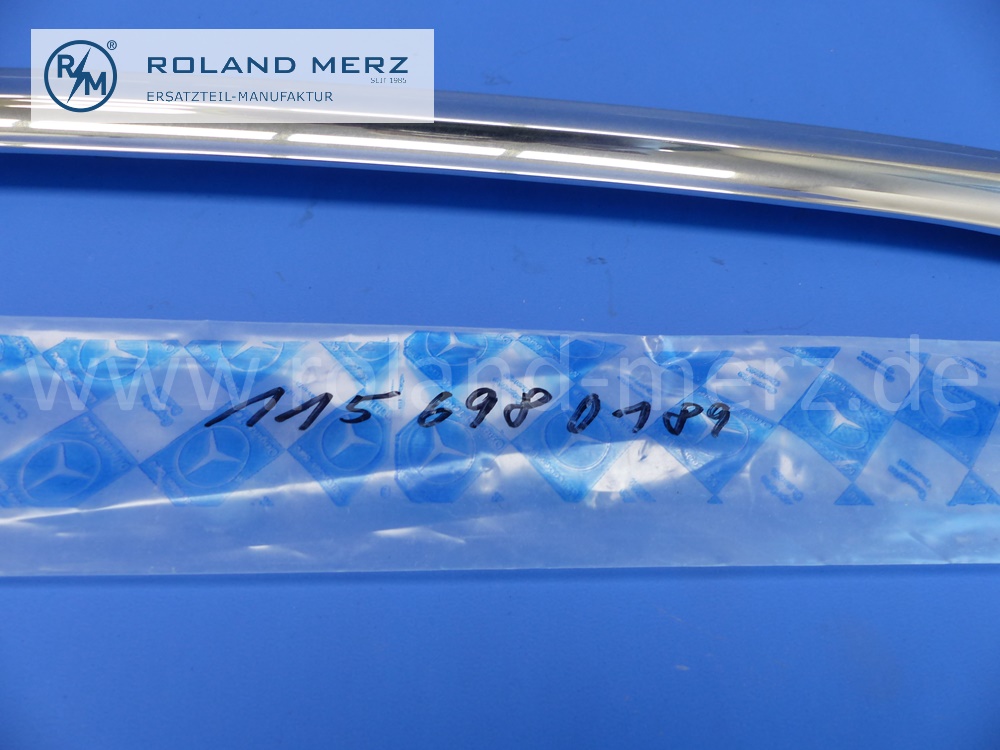 1156980189 Zierblende links an der Hecksäule, Mercedes W114, W115, 200/8, 220/8, 230.6, 250/8, Original Mercedes Neuteil, NOS