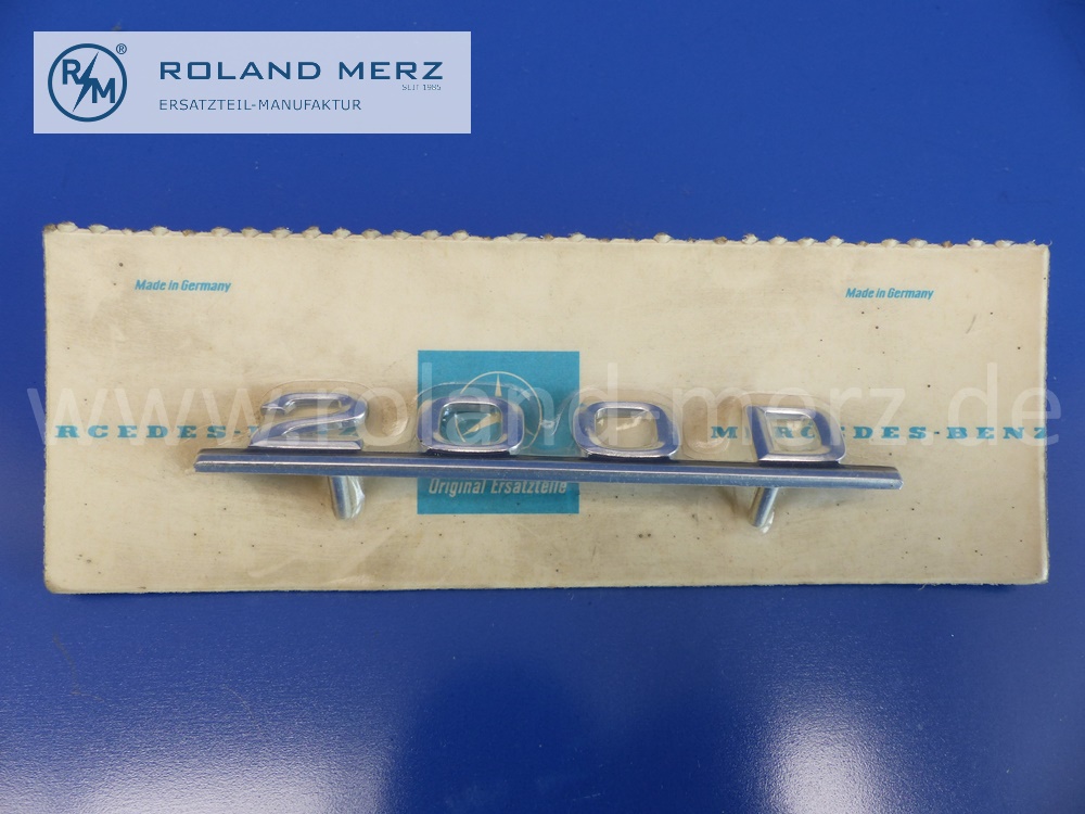 1158170914 Typenzeichen, Schriftzug 200D auf Instrumententafel für Mercedes W110, W115, Heckflosse, Strich 8, Original MB-Neuteil NOS 