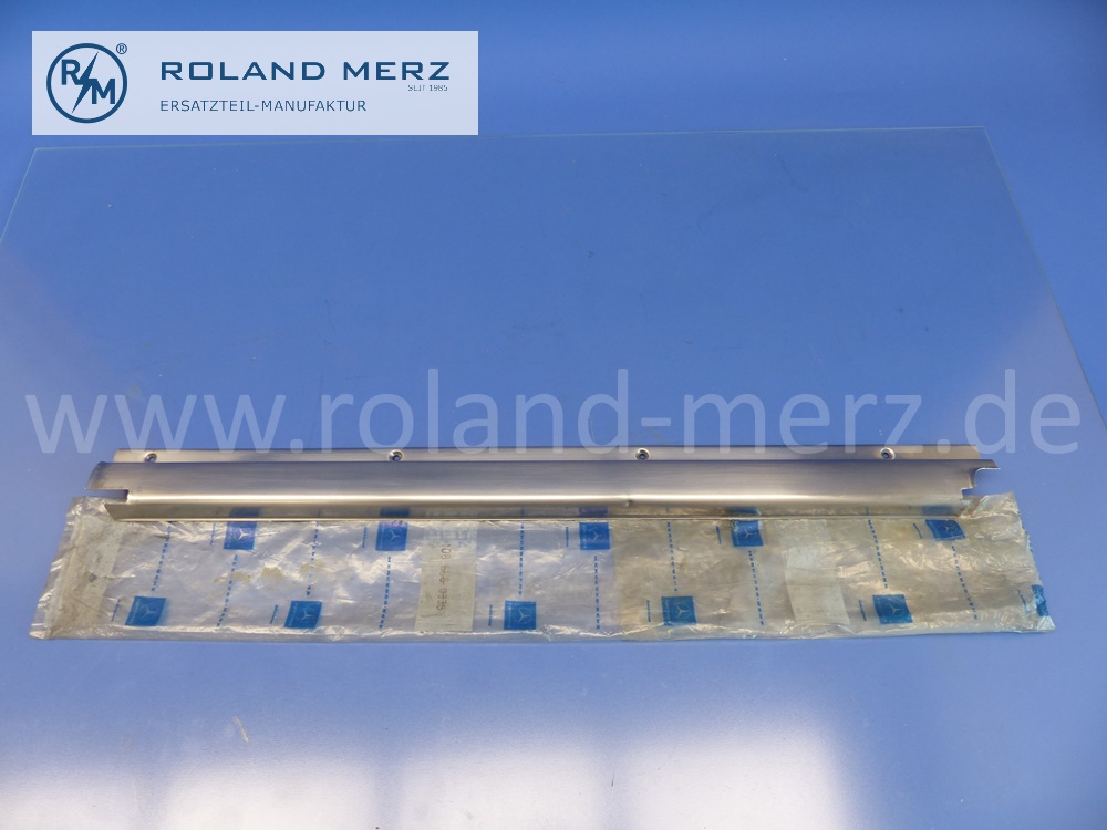 1086860336 Abdeckschiene, Schiene, Fondtür unten links, Mercedes W108, 250S, 250SE, 300SEB, Original Mercedes Neuteil, NOS - 2 mm Delle an Unterseite -