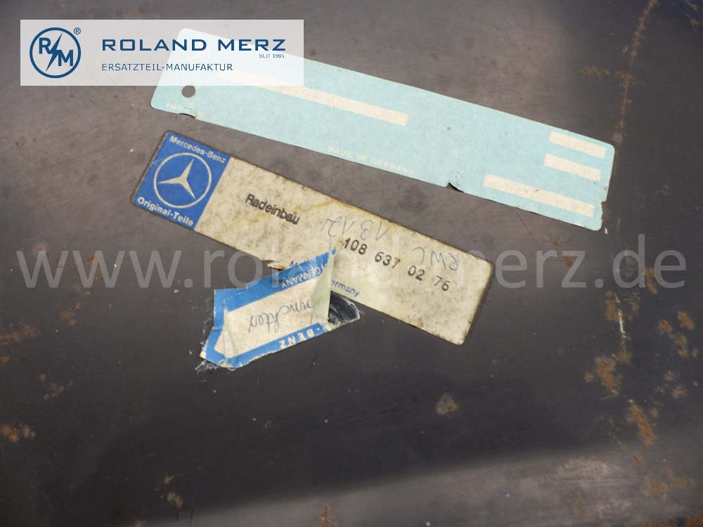1086370276 Radeinbau rechts, hinten außen, Mercedes W108, W109, Original Mercedes Neuteil, NOS - Kratzer / Flugrost auf Oberfläche -
