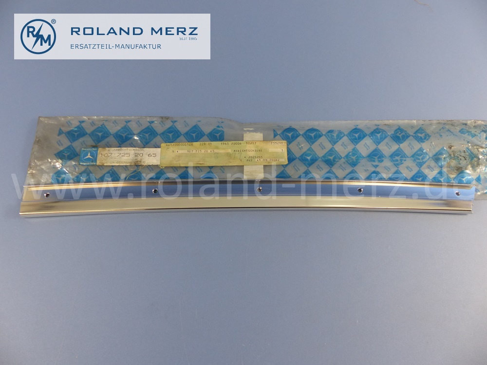 1077252065 Schiene, Abdeckschiene schräg, vorne, Fahrertür, rechts, Mercedes C107, Coupé SLC, Länge 535mm, Original Mercedes Neuteil, NOS