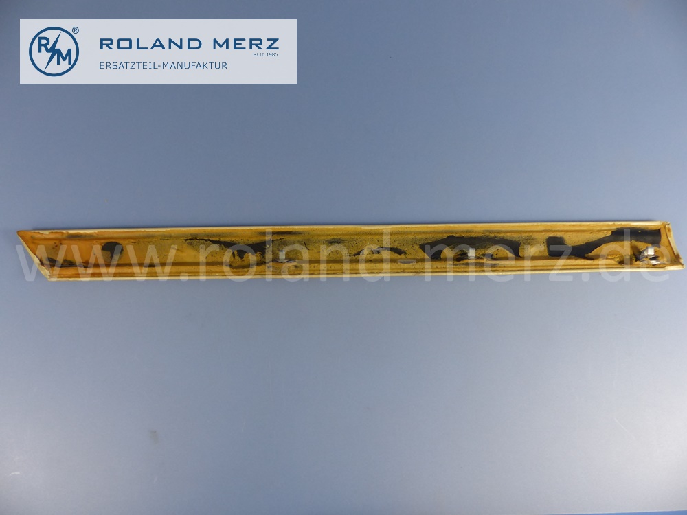 1157200251 Verkleidung Fensterschlüssel Fahrertür rechts, Farbe 8014, Mercedes W114, W115, Strich 8, Original Mercedes Neuteil, NOS