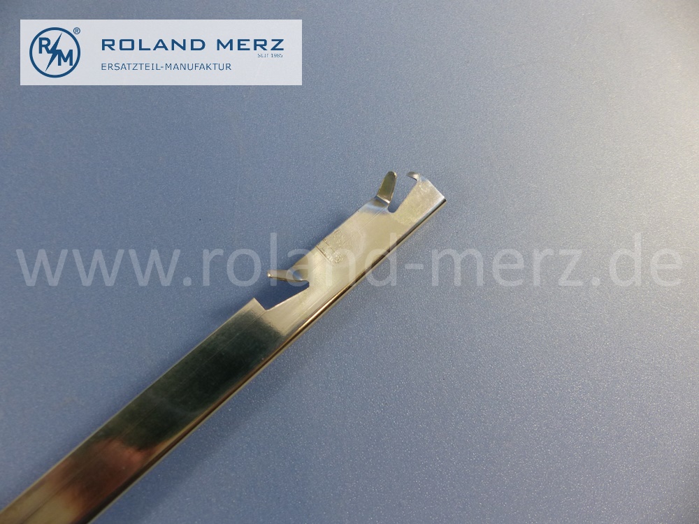 1076940282 Zierstab, Zierleiste, Zierblende hinter Fahrertür, rechts, Mercedes C107, Coupé SLC, Länge 415mm, Original Mercedes Neuteil, NOS