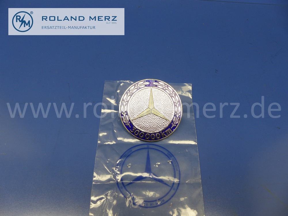 Mercedes-Benz 300,000 km high mileage award, original design, made of enameled heavy copper with 75 mm diameter, 2 M4 threaded bolts for mounting on the radiator grille, Original MB new part NOS