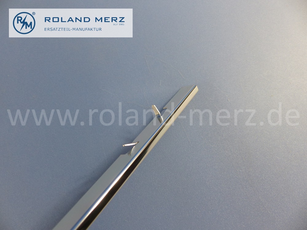 1076940182 Zierstab, Zierleiste, Zierblende hinter Fahrertür, links, Mercedes C107, Coupé SLC, Länge 415mm, Original Mercedes Neuteil, NOS