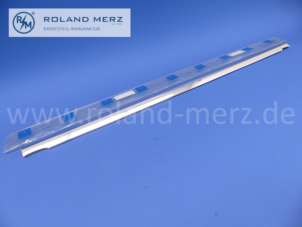 1157380330 Zierstab an Bordkante links, Fondtüren, Mercedes W114, W115, 230, 230.6 lang, 220D, 240D lang, Länge 800 mm, original Mercedes Neuteil, NOS