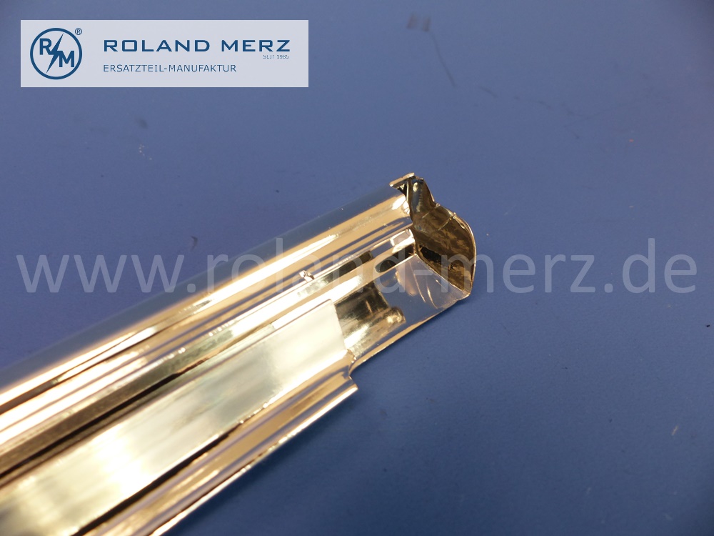1157380130 Zierstab links, Fondtüren, an Bordkante, Mercedes W114, W115, Strich 8, Länge 940 mm, original Mercedes Neuteil, NOS