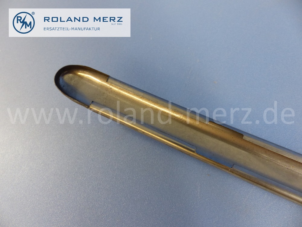 1158810232 Zierstab, Zierleiste, Stossfänger, vorne rechts, Mercedes W114, W115, Strich 8, Länge 665 mm, Original Mercedes Neuteil, NOS - Knickstelle -