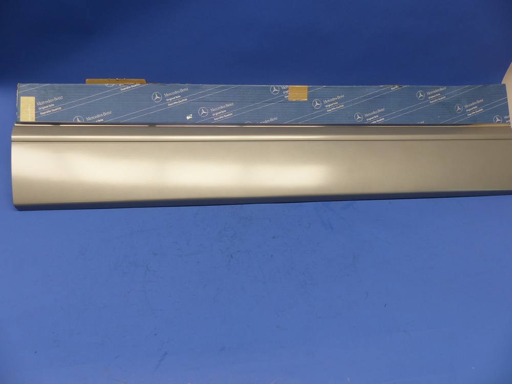 1266904640 Verkleidung, Fahrertür, rechts, unten, Farbe 7177, mit Befestigungsclips, Mercedes W126, Serie 2, original Mercedes Neuteil, NOS 