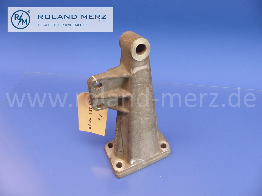 1272230804 Träger Motor, Motorträger, links, Mercedes W113, 113.042, Pagode, 230SL, Original Mercedes Neuteil, NOS