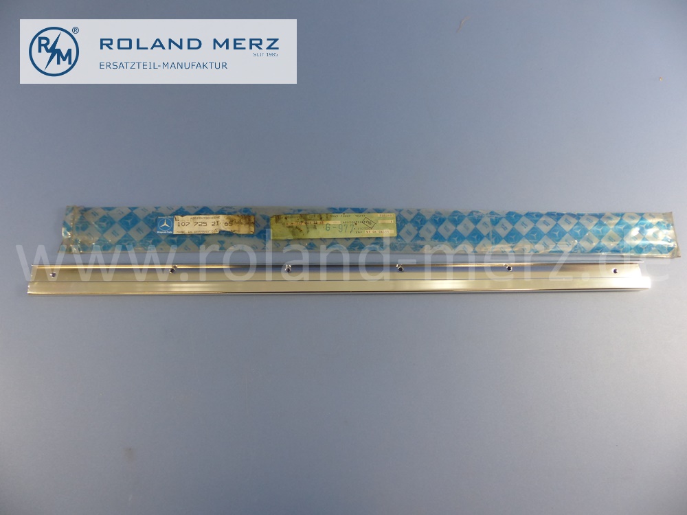 1077252165 Schiene, Abdeckschiene oben, Fahrertür, links, Mercedes C107, Coupé SLC, Länge 735mm, Original Mercedes Neuteil, NOS