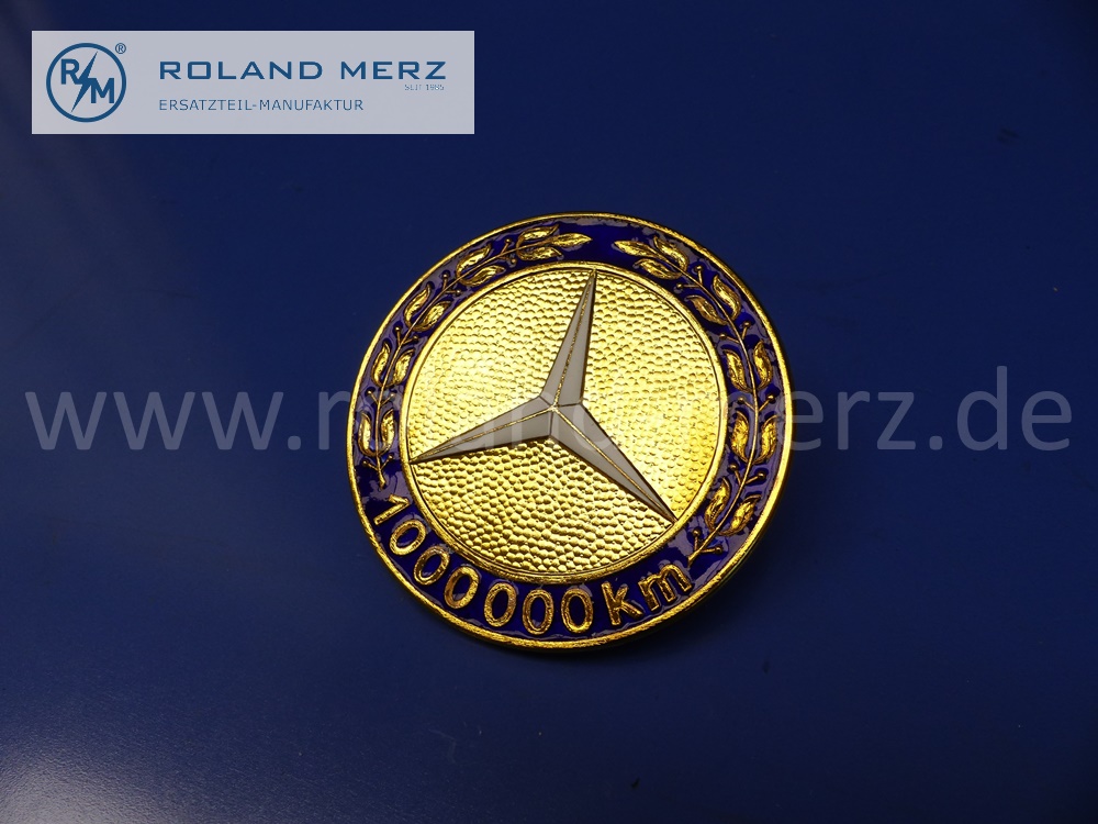 Mercedes-Benz 1.000.000 km high mileage award, original design, made of enameled heavy copper with 75 mm diameter, 2 M4 threaded bolts for mounting on the radiator grille, Original MB new part NOS