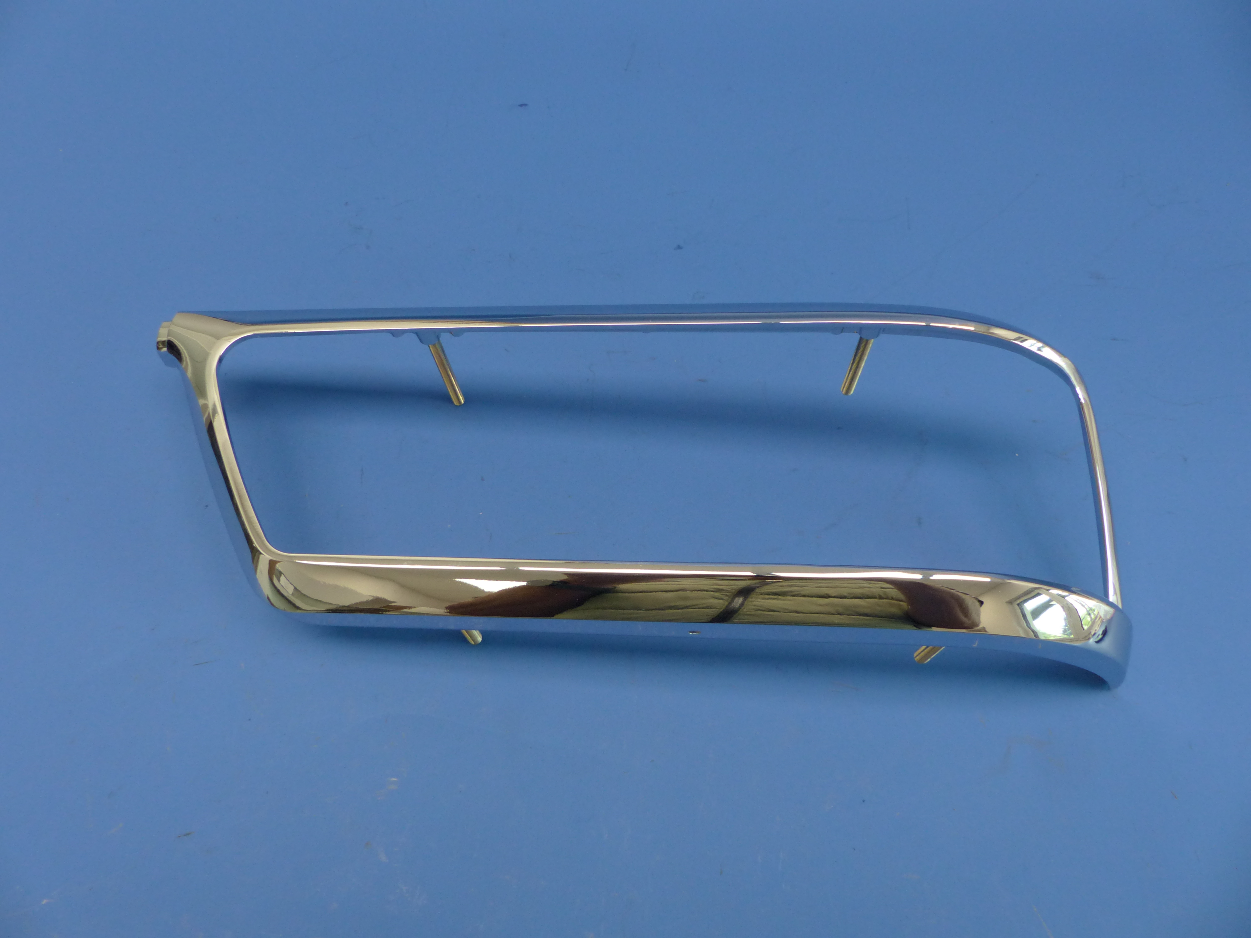1138260852 Zierrahmen Chromrahmen rechts für Rücklicht Mercedes W113, 280SL, Pagode, original Mercedes Neuteil, NOS 