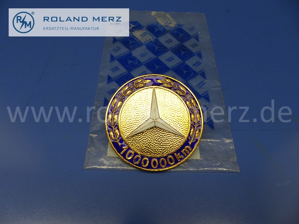 Mercedes-Benz 1.000.000 km high mileage award, original design, made of enameled heavy copper with 75 mm diameter, 2 M4 threaded bolts for mounting on the radiator grille, Original MB new part NOS