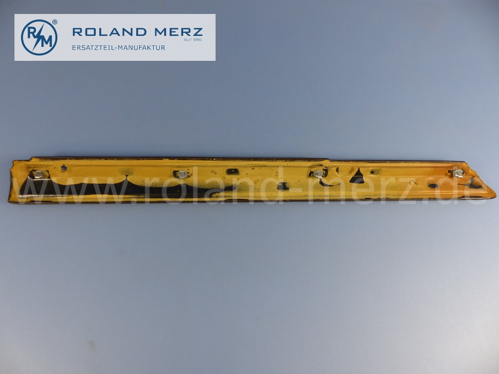 1157200251 Verkleidung Fensterschlüssel Fahrertür rechts, Farbe 8010, Mercedes W114, W115, Strich 8, Original Mercedes Neuteil, NOS