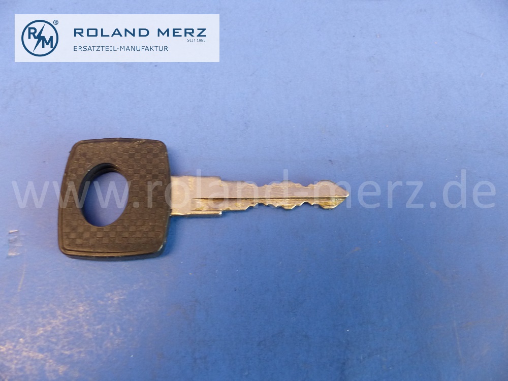 1157601459 door handle right, with key, Mercedes W114, W115, cast number in handle 1157600601, original Mercedes spare part, NOS (minor storage marks)