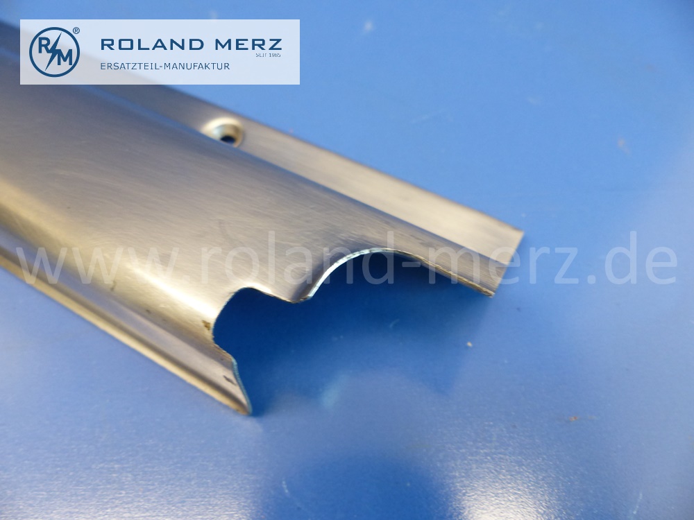1086860336 Abdeckschiene, Schiene, Fondtür unten links, Mercedes W108, 250S, 250SE, 300SEB, Original Mercedes Neuteil, NOS - 2 mm Delle an Unterseite -