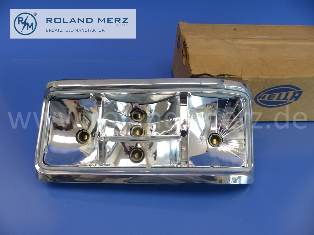 1158202064 Hella Heckleuchte rechts, Lampenträger vollständig mit Reflektor, Dichtung und Zierrahmen ohne Lichtscheibe, Mercedes W114, W115, Strich 8 Serie 1, Original Mercedes Neuteil, NOS