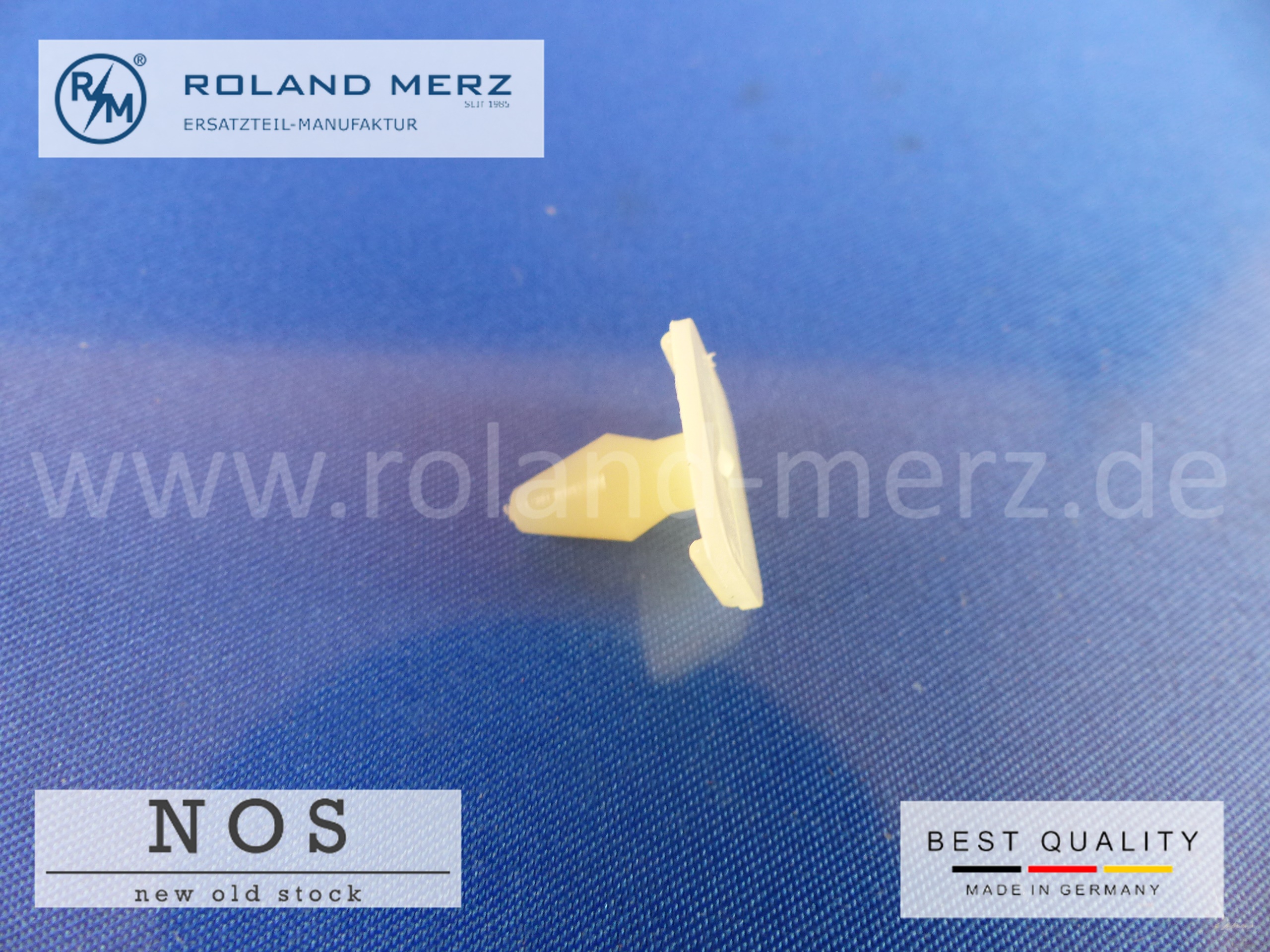 P1190886 0009880981 clip upper part Mercedes W100 W110 W111 W112