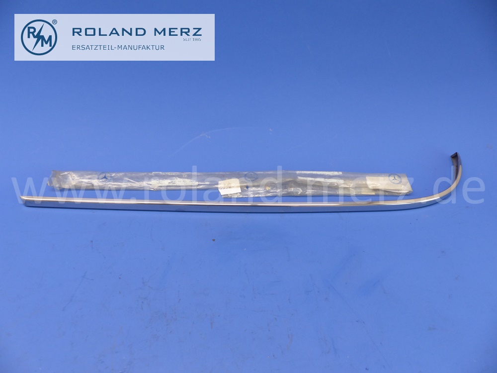 1106980481 Zierstab unter Heckleuchte rechts, Länge 750mm, Mercedes Heckflosse W110, 190c – 230, original Mercedes Neuteil, NOS