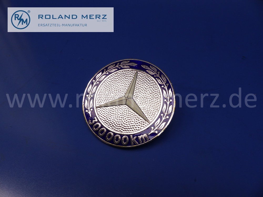 Mercedes-Benz 300,000 km high mileage award, original design, made of enameled heavy copper with 75 mm diameter, 2 M4 threaded bolts for mounting on the radiator grille, Original MB new part NOS