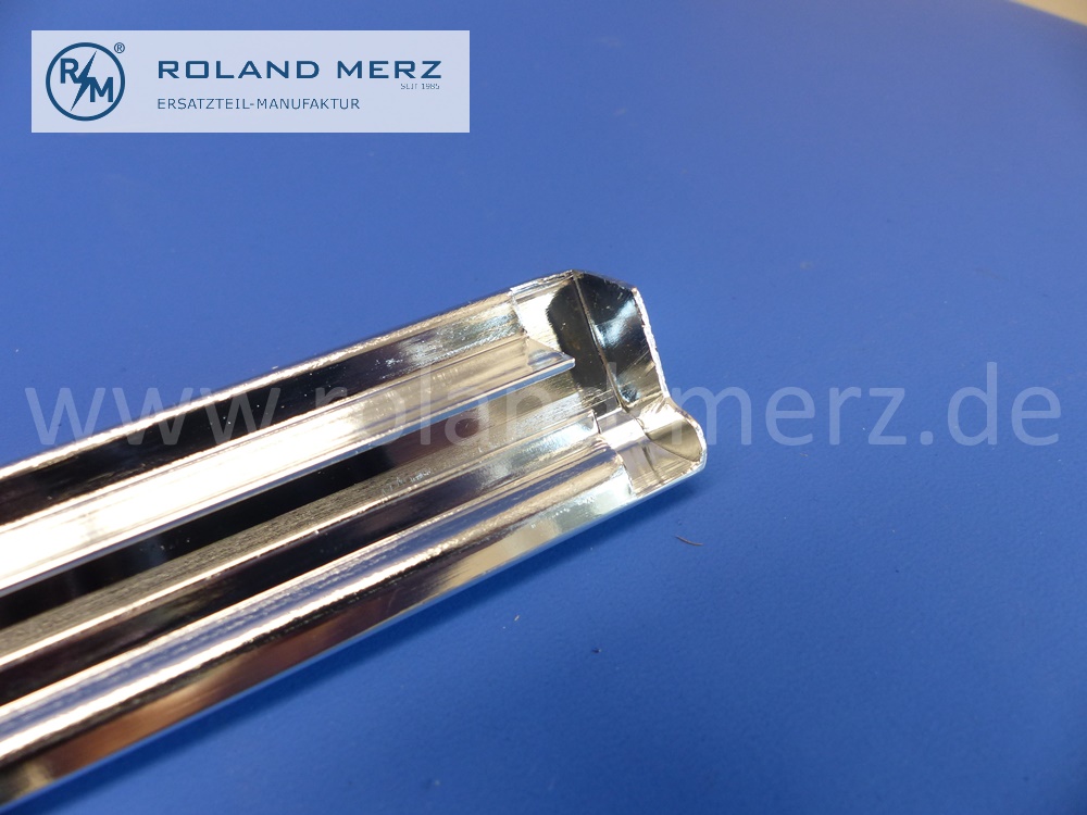 1157280230 Zierstab an Bordkante rechts, Mercedes W114, Strich Acht Coupé, 250C, 250CE, 280C, 280CE, Länge 940 mm, original Mercedes Neuteil, NOS 