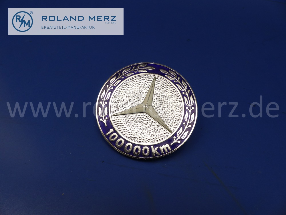 Mercedes-Benz 100,000 km high mileage award, original design, made of enameled heavy copper with 75 mm diameter, 2 M4 threaded bolts for mounting on the radiator grille, Original MB new part NOS