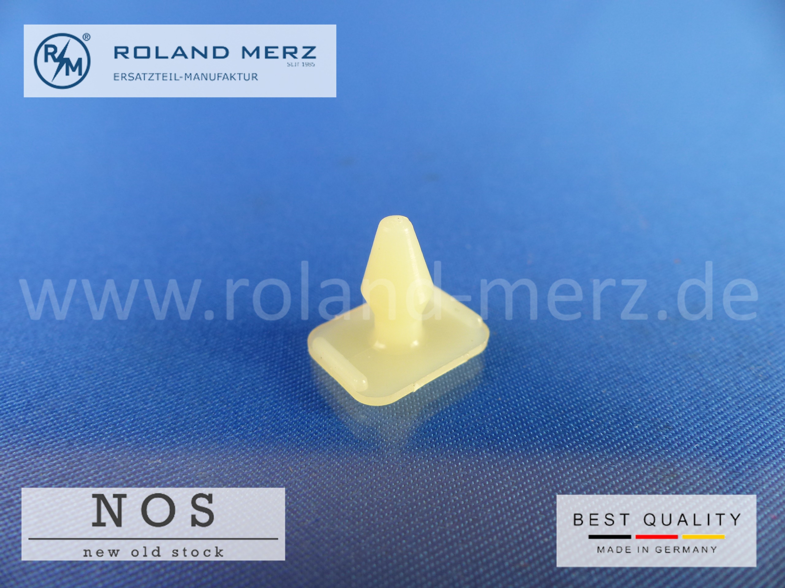 P1190885 0009880981 clip upper part Mercedes W100 W110 W111 W112