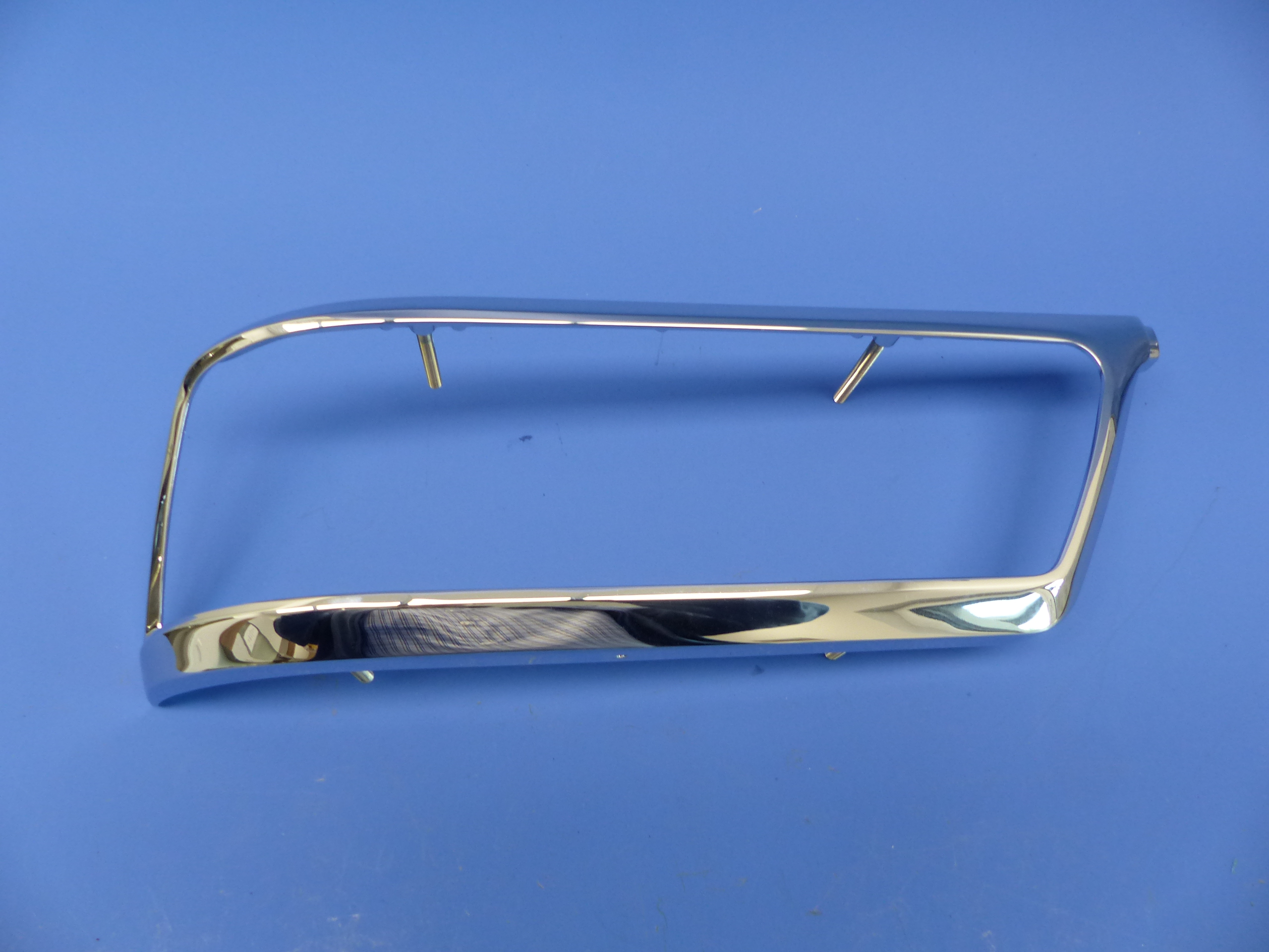1138260752 Zierrahmen Chromrahmen links für Rücklicht Mercedes W113, 280SL, Pagode, original Mercedes Neuteil, NOS 