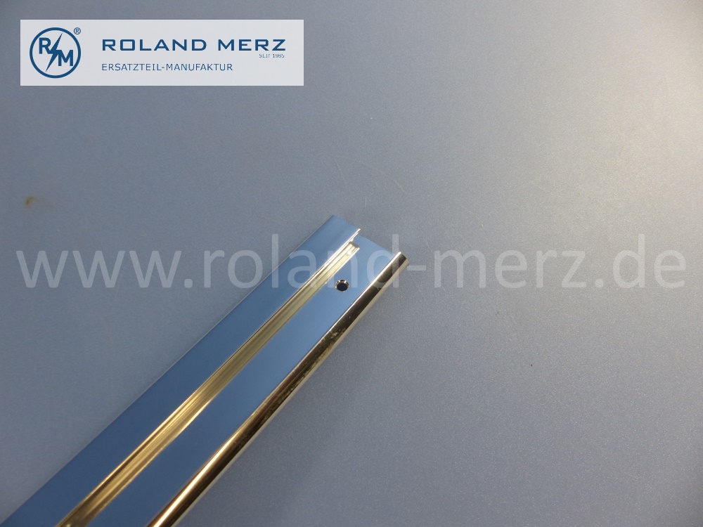 1077252065 Schiene, Abdeckschiene schräg, vorne, Fahrertür, rechts, Mercedes C107, Coupé SLC, Länge 535mm, Original Mercedes Neuteil, NOS