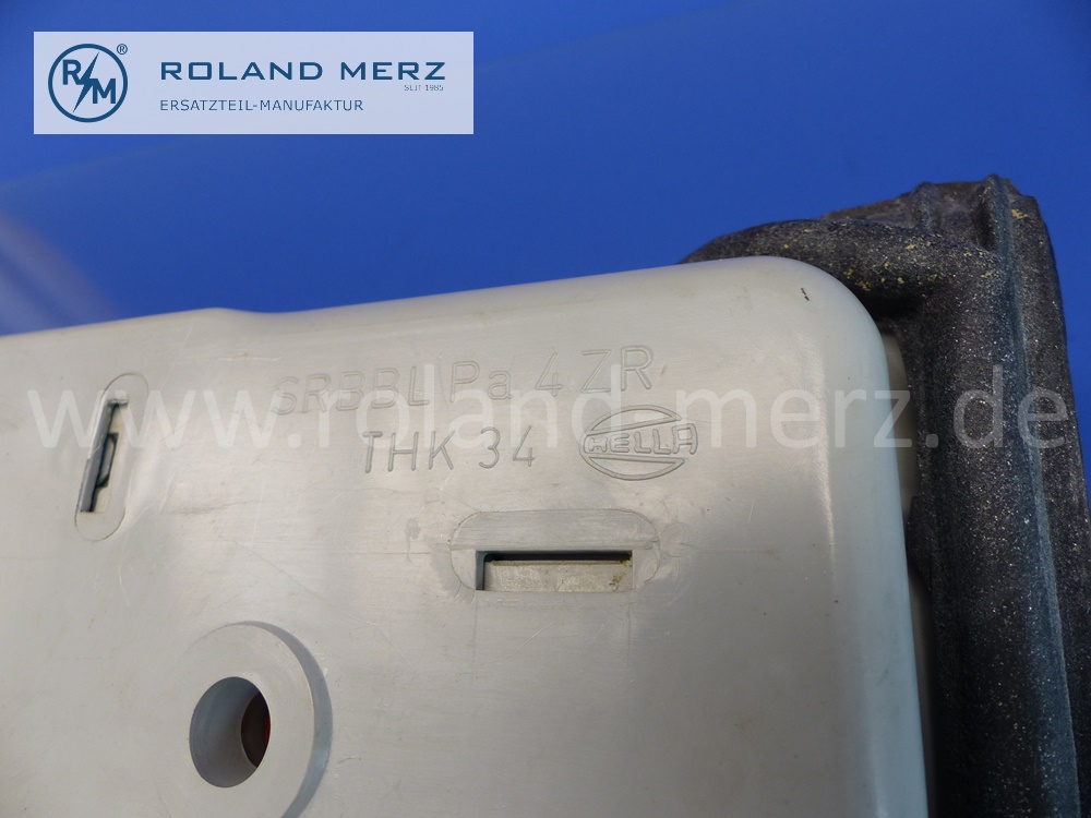 1158202064 Hella Heckleuchte rechts, Lampenträger vollständig mit Reflektor, Dichtung und Zierrahmen ohne Lichtscheibe, Mercedes W114, W115, Strich 8 Serie 1, Original Mercedes Neuteil, NOS