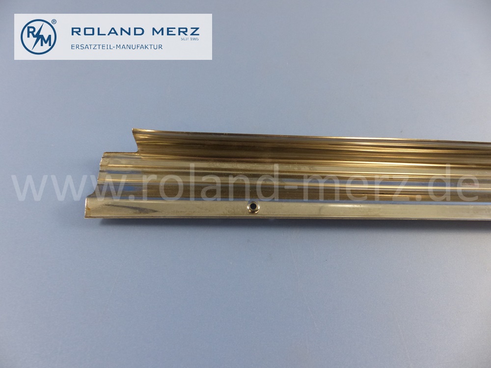 1076860836 Schiene, Abdeckschiene unter Fahrertür, rechts, Mercedes C107, Coupé SLC, Länge 1430mm, Original Mercedes Neuteil, NOS