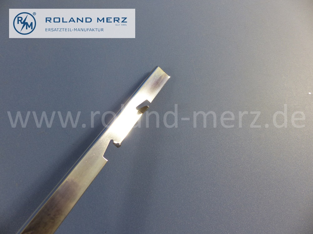 1076940282 Zierstab, Zierleiste, Zierblende hinter Fahrertür, rechts, Mercedes C107, Coupé SLC, Länge 415mm, Original Mercedes Neuteil, NOS