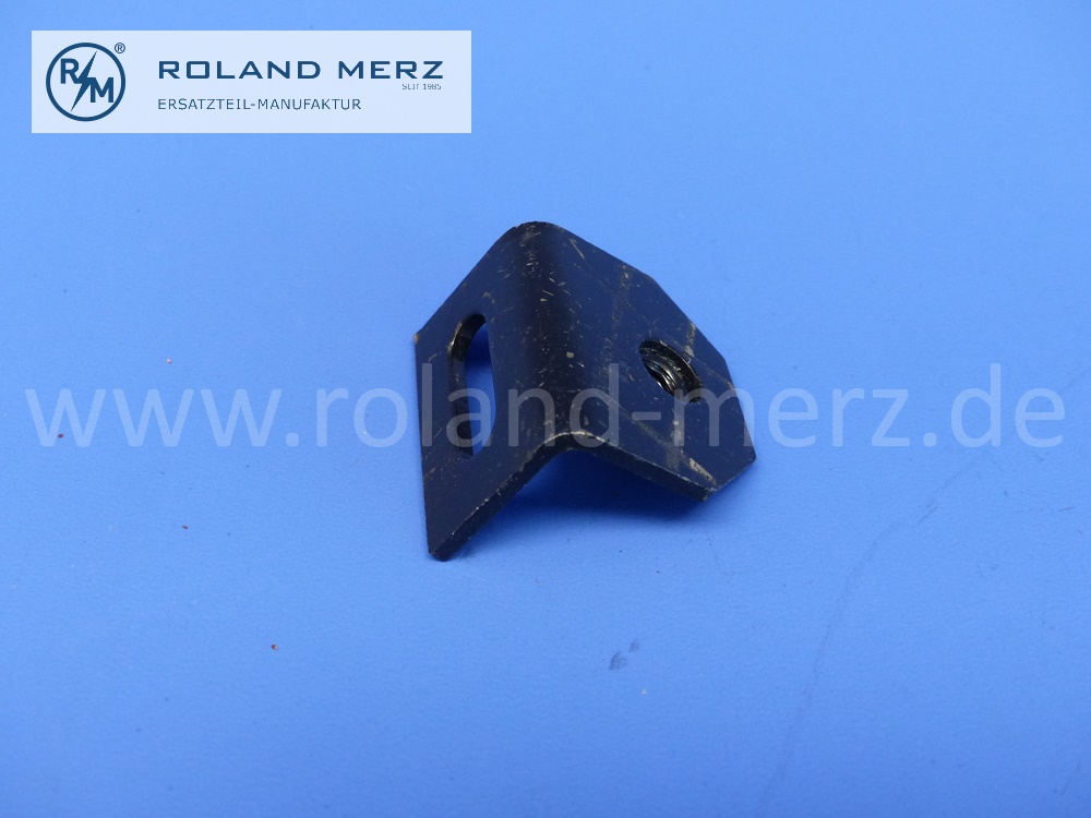 1204900040 Halter, Befestigungswinkel mittlere Auspuffaufhängung Mercedes 190SL, Ponton 180 – 220SE, Original Mercedes Neuteil, NOS 