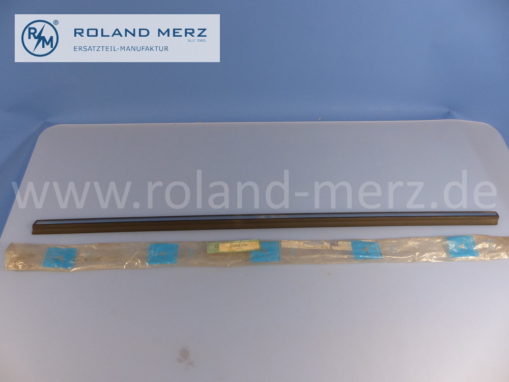 1236981280 Zierstab, Zierleiste, rechts, Fahrertür unten, Mercedes W123, Länge 1000 mm, Original Mercedes Neuteil, NOS